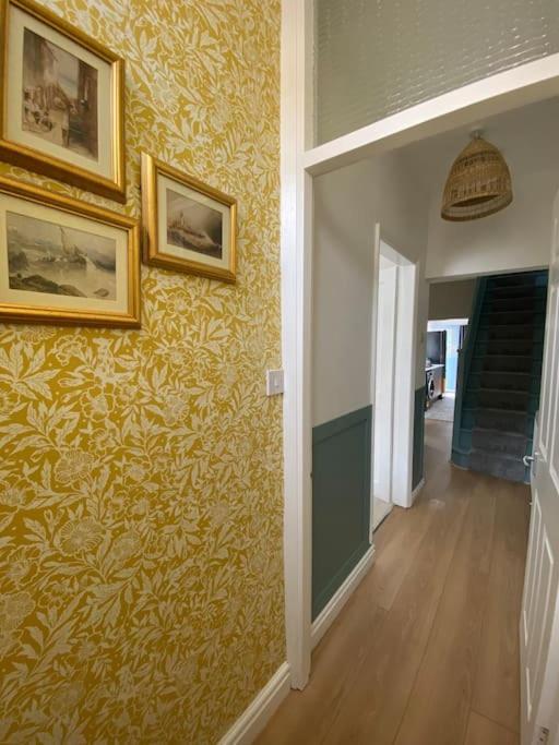 Sea Biscuit Cottage, Scarborough Bagian luar foto