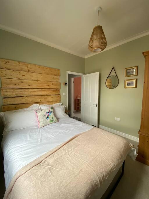 Sea Biscuit Cottage, Scarborough Bagian luar foto