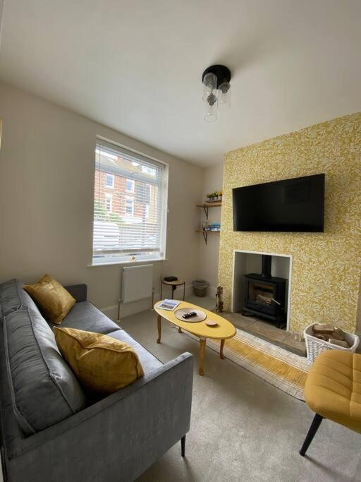 Sea Biscuit Cottage, Scarborough Bagian luar foto